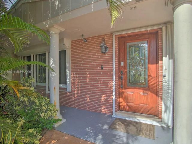 Продажа дома по адресу 5111 NE 15th Ave - фото 5979412