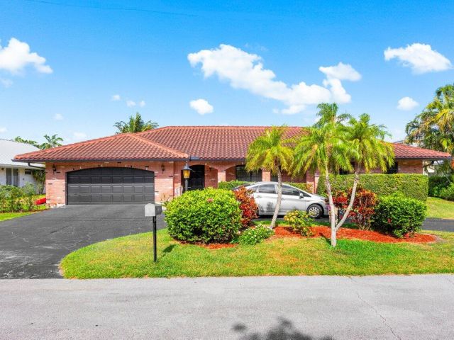 Продажа дома по адресу 3163 NE 8th Avenue - фото 5995721