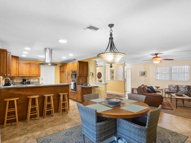 Дом в аренду по адресу 1059 Carambola Circle - фото 5983002