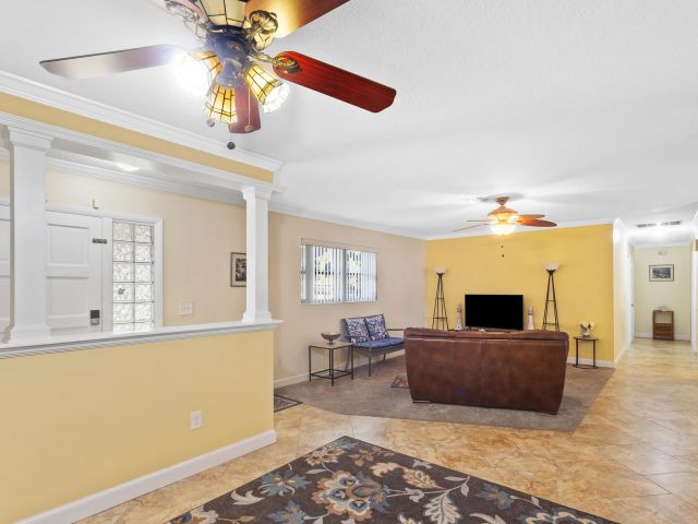 Дом в аренду по адресу 1059 Carambola Circle - фото 5983005