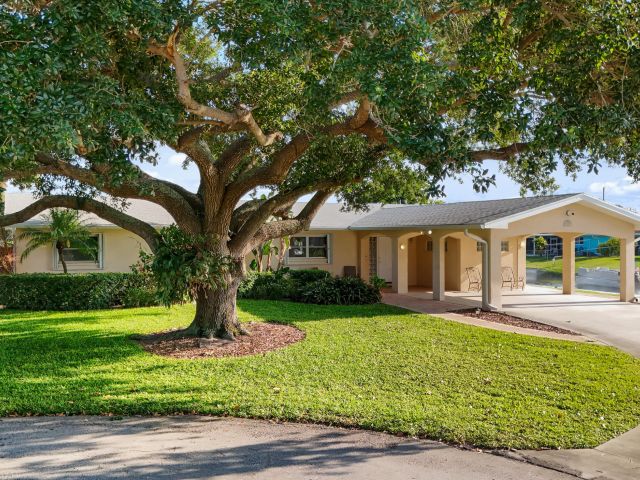 Дом в аренду по адресу 1059 Carambola Circle - фото 5983009