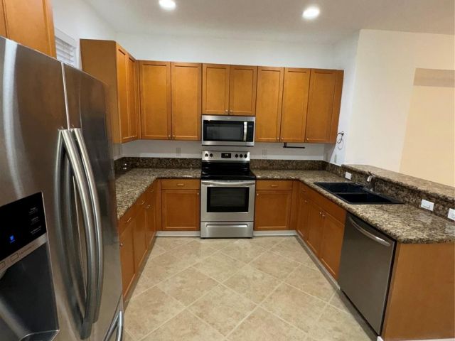 Продажа дома по адресу 1033 NE 17th Way 605 - фото 5981456