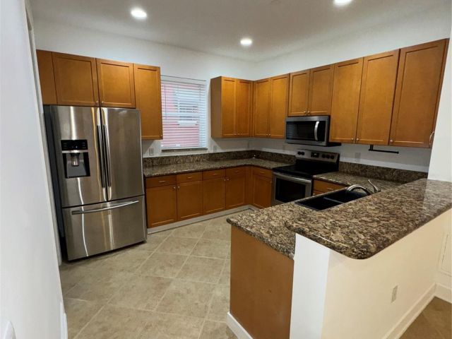 Продажа дома по адресу 1033 NE 17th Way 605 - фото 5981458