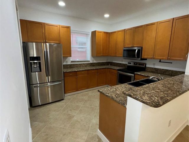 Продажа дома по адресу 1033 NE 17th Way 605 - фото 5981459