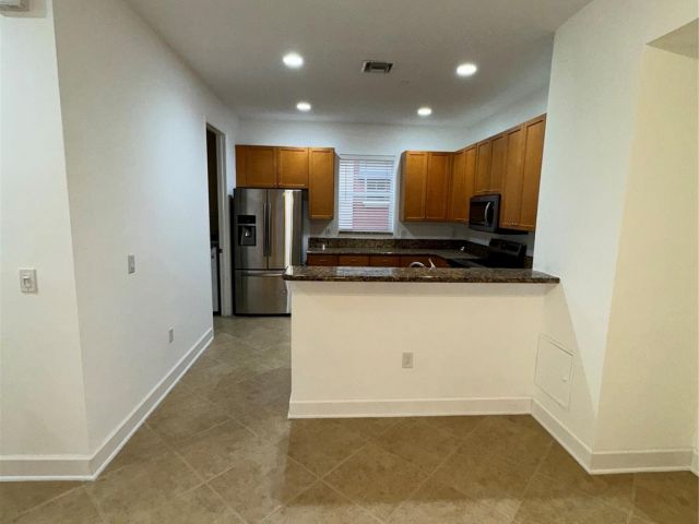 Продажа дома по адресу 1033 NE 17th Way 605 - фото 5981460