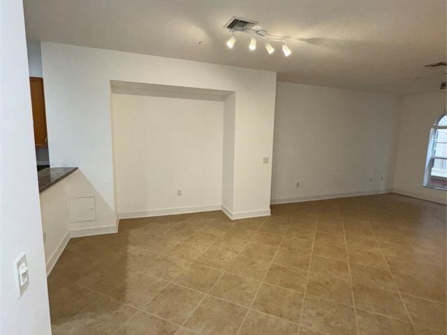 Продажа дома по адресу 1033 NE 17th Way 605 - фото 5981462