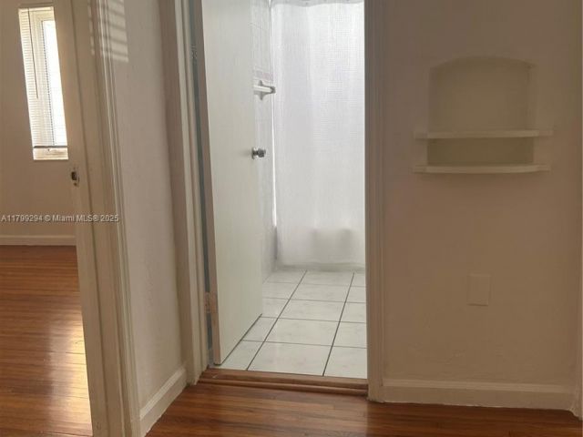 Продажа дома по адресу 1575 SW 12th Ave - фото 6112751