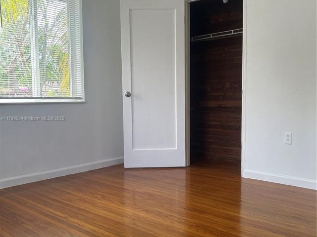 Продажа дома по адресу 1575 SW 12th Ave - фото 6112753