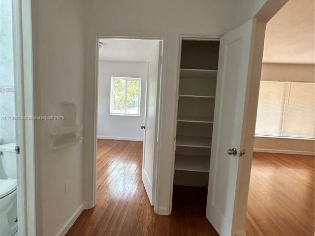 Продажа дома по адресу 1575 SW 12th Ave - фото 6112757