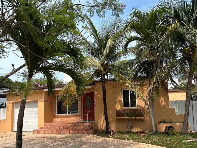 Продажа дома по адресу 1575 SW 12th Ave - фото 6112763