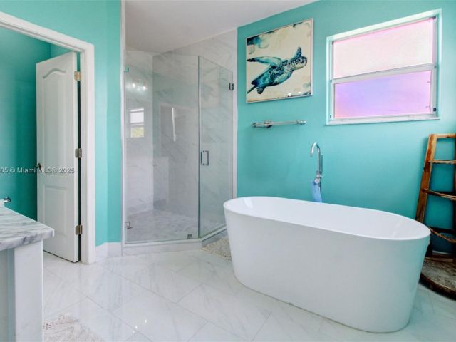 Продажа дома по адресу 1156 NE 37th Pl - фото 6036562