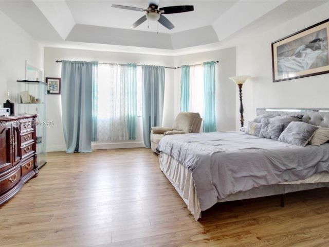 Продажа дома по адресу 1156 NE 37th Pl - фото 6036564