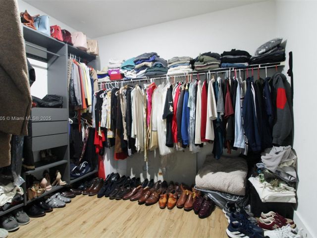 Продажа дома по адресу 1156 NE 37th Pl - фото 6036566