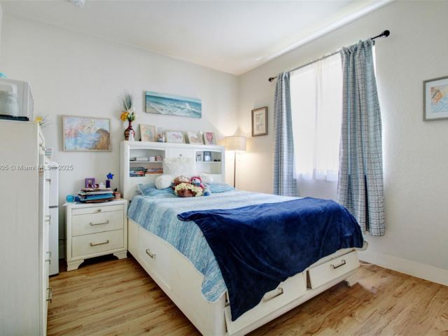 Продажа дома по адресу 1156 NE 37th Pl - фото 6036574