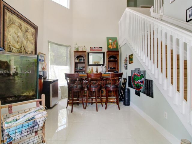 Продажа дома по адресу 1156 NE 37th Pl - фото 6036576