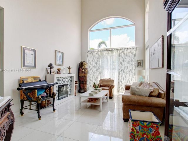 Продажа дома по адресу 1156 NE 37th Pl - фото 6036578