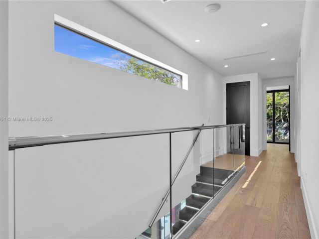 Продажа дома по адресу 30 NE 50th St - фото 5987257