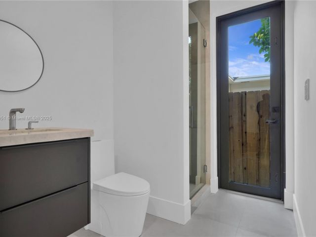 Продажа дома по адресу 30 NE 50th St - фото 5987261