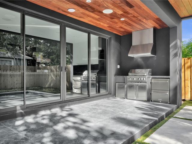 Продажа дома по адресу 30 NE 50th St - фото 5987263