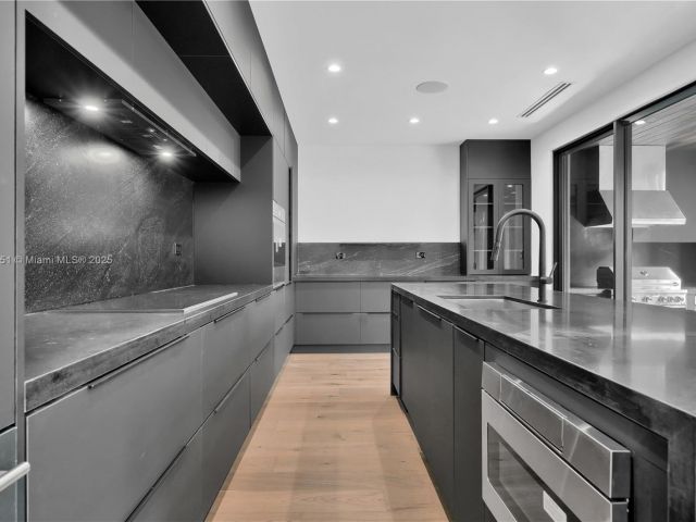 Продажа дома по адресу 30 NE 50th St - фото 5987266