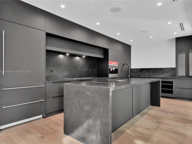 Продажа дома по адресу 30 NE 50th St - фото 5987269