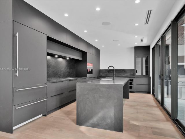 Продажа дома по адресу 30 NE 50th St - фото 5987270