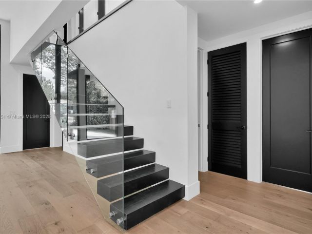 Продажа дома по адресу 30 NE 50th St - фото 5987271