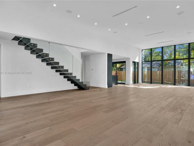 Продажа дома по адресу 30 NE 50th St - фото 5987272