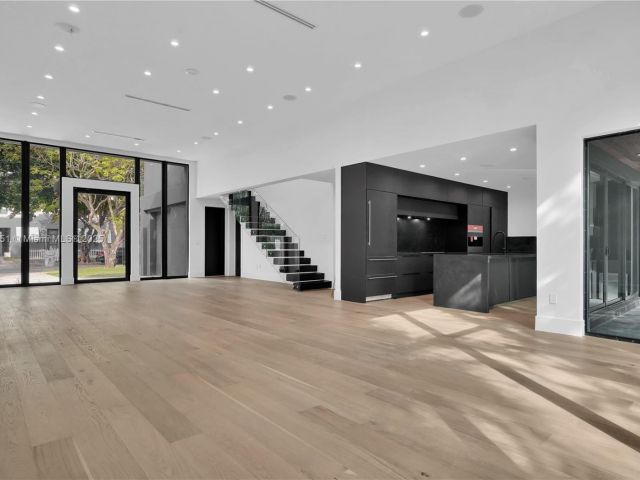 Продажа дома по адресу 30 NE 50th St - фото 5987274