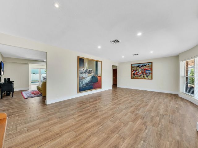 Продажа дома по адресу 1870 NE 197th Ter - фото 5996976