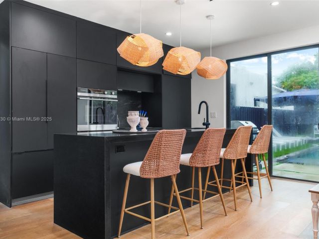 Дом в аренду по адресу 408 NW 52nd St 408 - фото 6031486