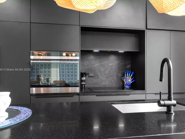 Дом в аренду по адресу 408 NW 52nd St 408 - фото 6031479