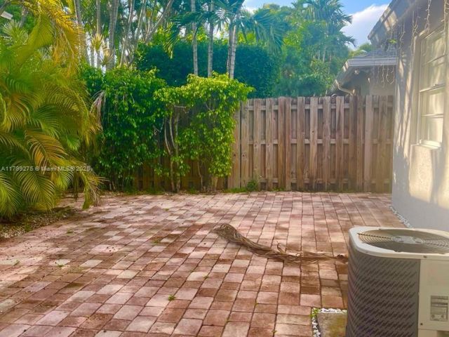 Продажа дома по адресу 10121 NW 51st Ln - фото 5986244