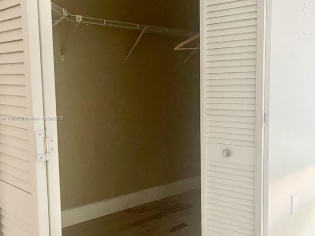 Продажа дома по адресу 10121 NW 51st Ln - фото 5986247