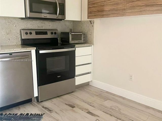 Продажа дома по адресу 10121 NW 51st Ln - фото 5986251