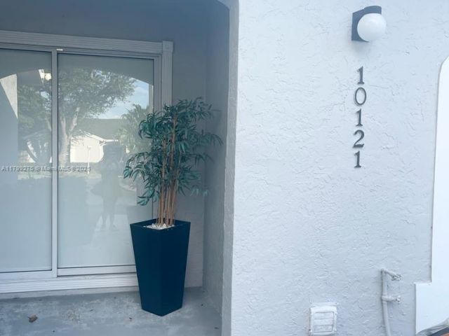 Продажа дома по адресу 10121 NW 51st Ln - фото 5986255