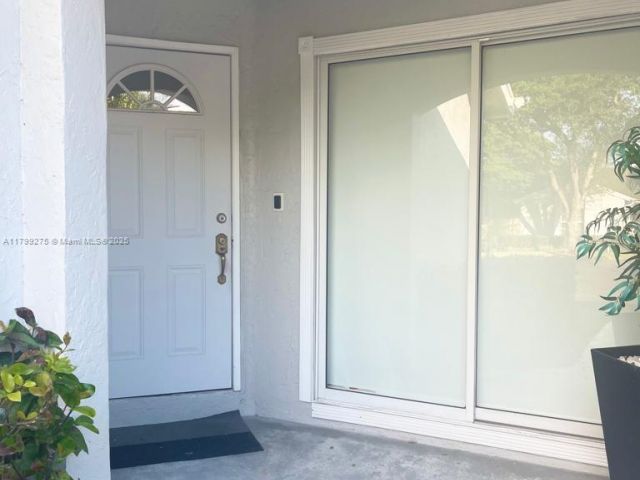 Продажа дома по адресу 10121 NW 51st Ln - фото 5986256