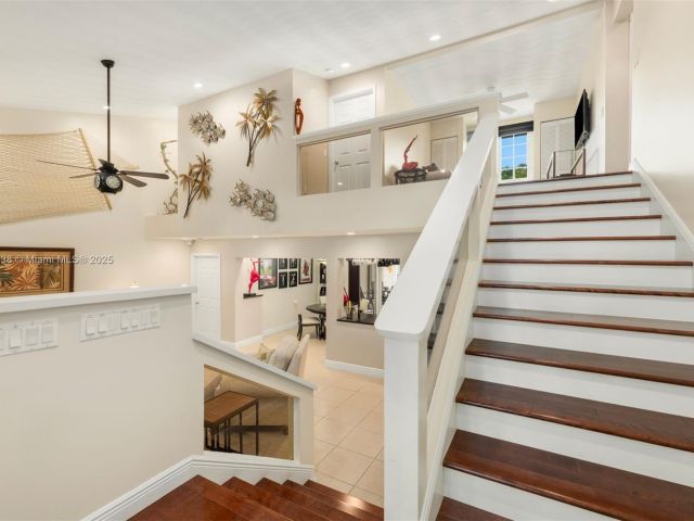 Продажа дома по адресу 14612 SW 153rd Ct - фото 5990200