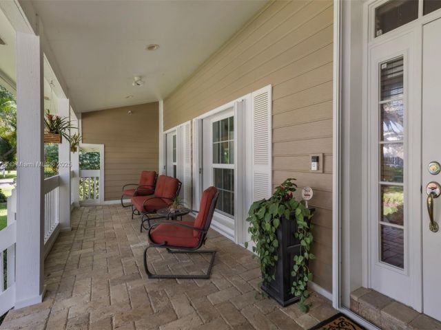 Продажа дома по адресу 14612 SW 153rd Ct - фото 5990202