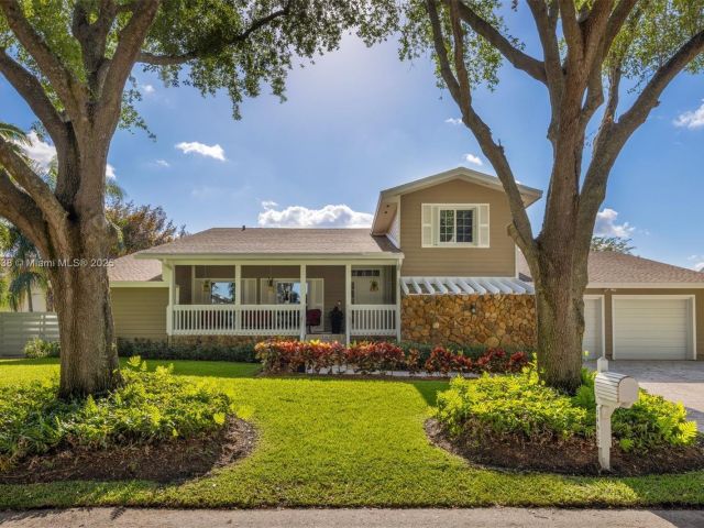 Продажа дома по адресу 14612 SW 153rd Ct - фото 5990204