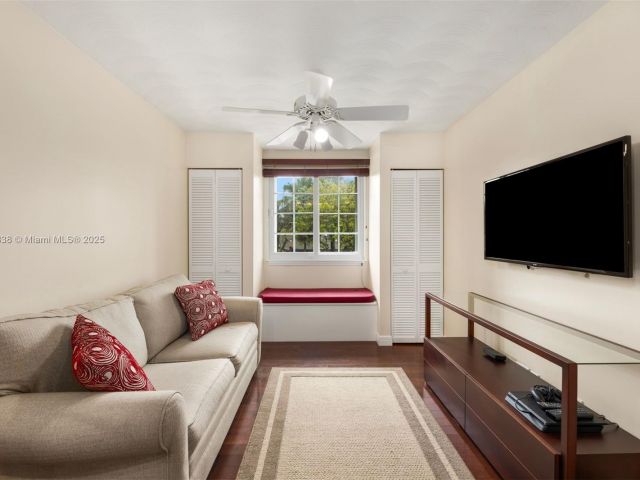 Продажа дома по адресу 14612 SW 153rd Ct - фото 5990206