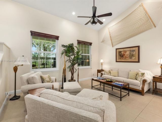 Продажа дома по адресу 14612 SW 153rd Ct - фото 5990215