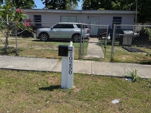 Продажа дома по адресу 10250 SW 177th St - фото 5987317