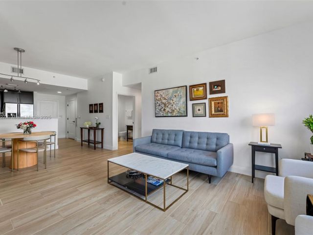 Продажа квартиры #1107 - фото 6016827