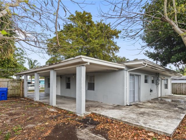 Продажа дома по адресу 3121 NE 13th Ave - фото 5988547