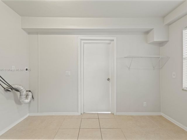 Продажа дома по адресу 3121 NE 13th Ave - фото 5988553