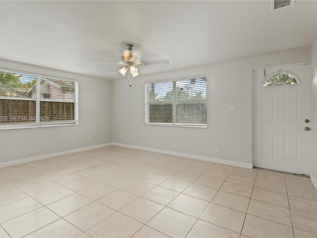 Продажа дома по адресу 3121 NE 13th Ave - фото 7436128