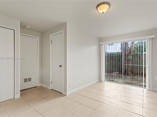 Продажа дома по адресу 3121 NE 13th Ave - фото 7436134