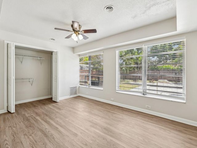 Продажа дома по адресу 334 NW 12th Ave - фото 5995295