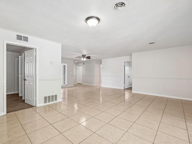 Продажа дома по адресу 334 NW 12th Ave - фото 5995306